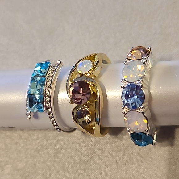 4 RING BUNDLE OF FASHION RINGS ALL SIZE 7 - Picture 3 of 16